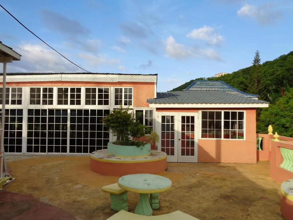 Tropical Court Hotel Montego Bay
