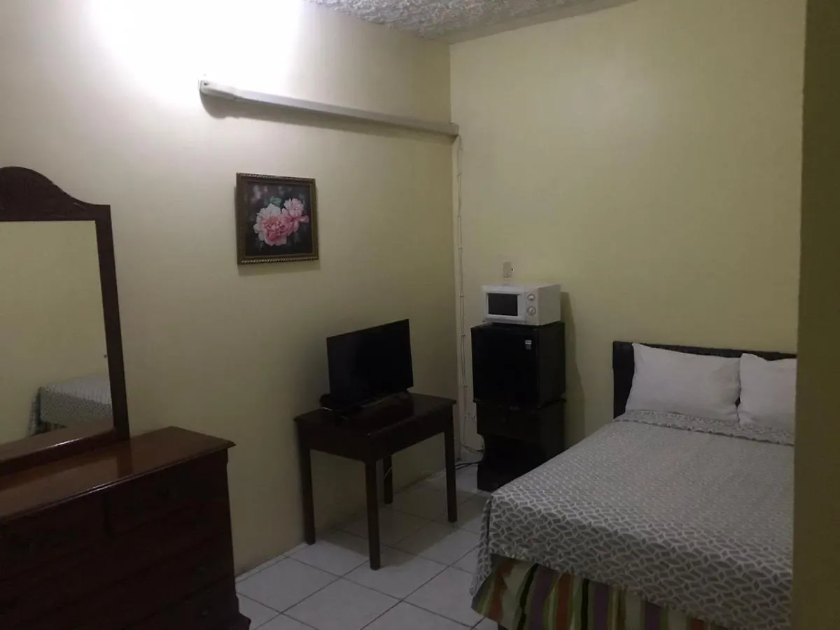 Tropical Court Hotel Montego Bay
