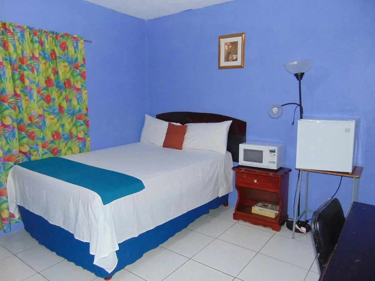 Tropical Court Hotel Montego Bay 3*,