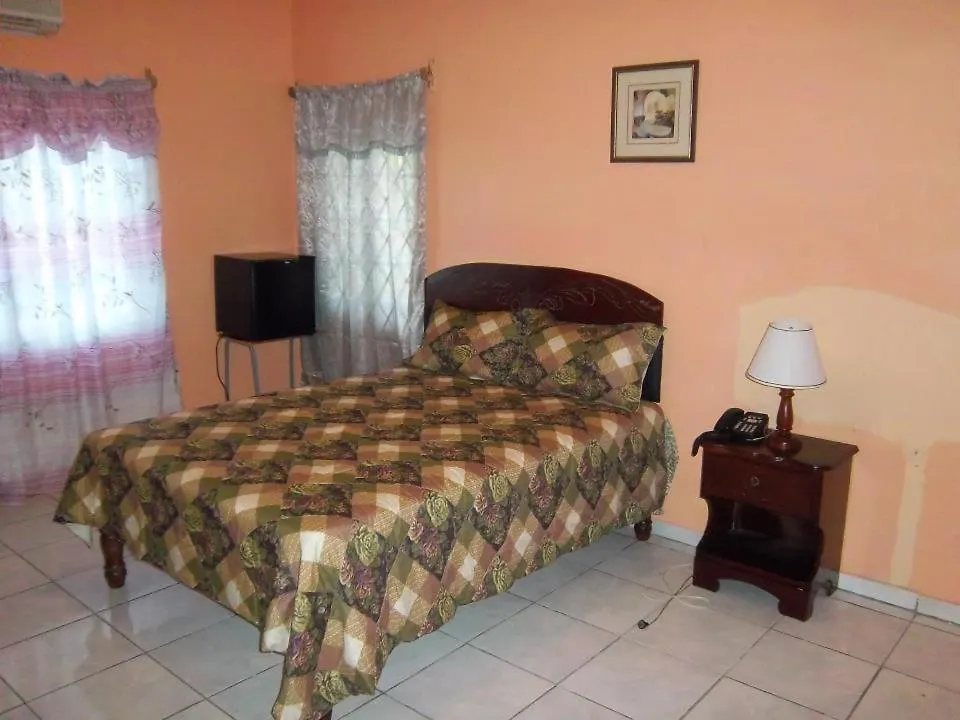 ***  Tropical Court Hotel Montego Bay Jamaica