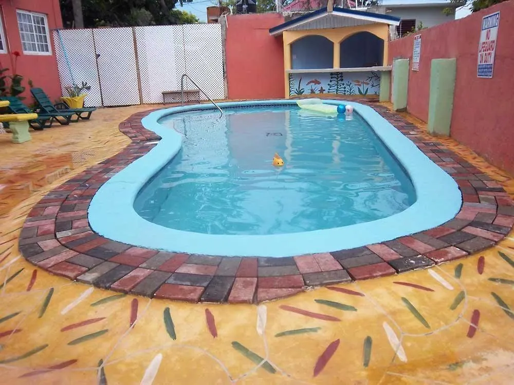 Tropical Court Hotel Montego Bay
