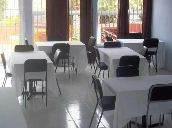 ***  Tropical Court Hotel Montego Bay Jamaica