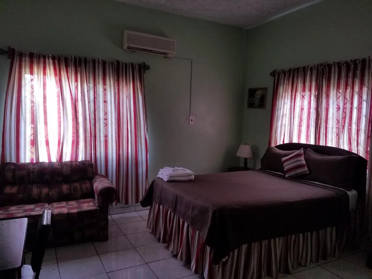 Tropical Court Hotel Montego Bay