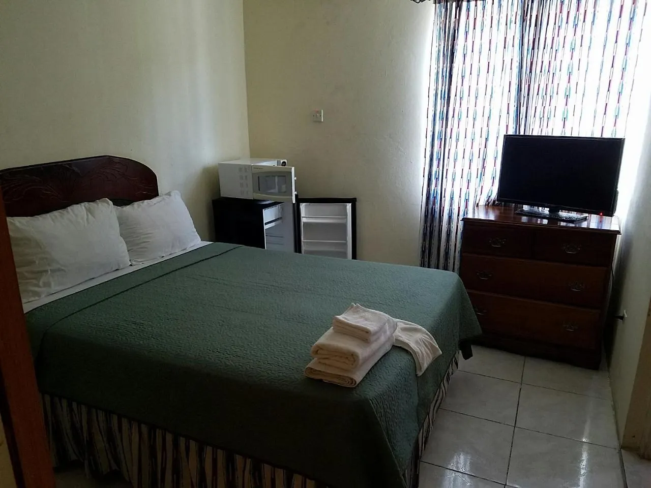 ***  Tropical Court Hotel Montego Bay Jamaica