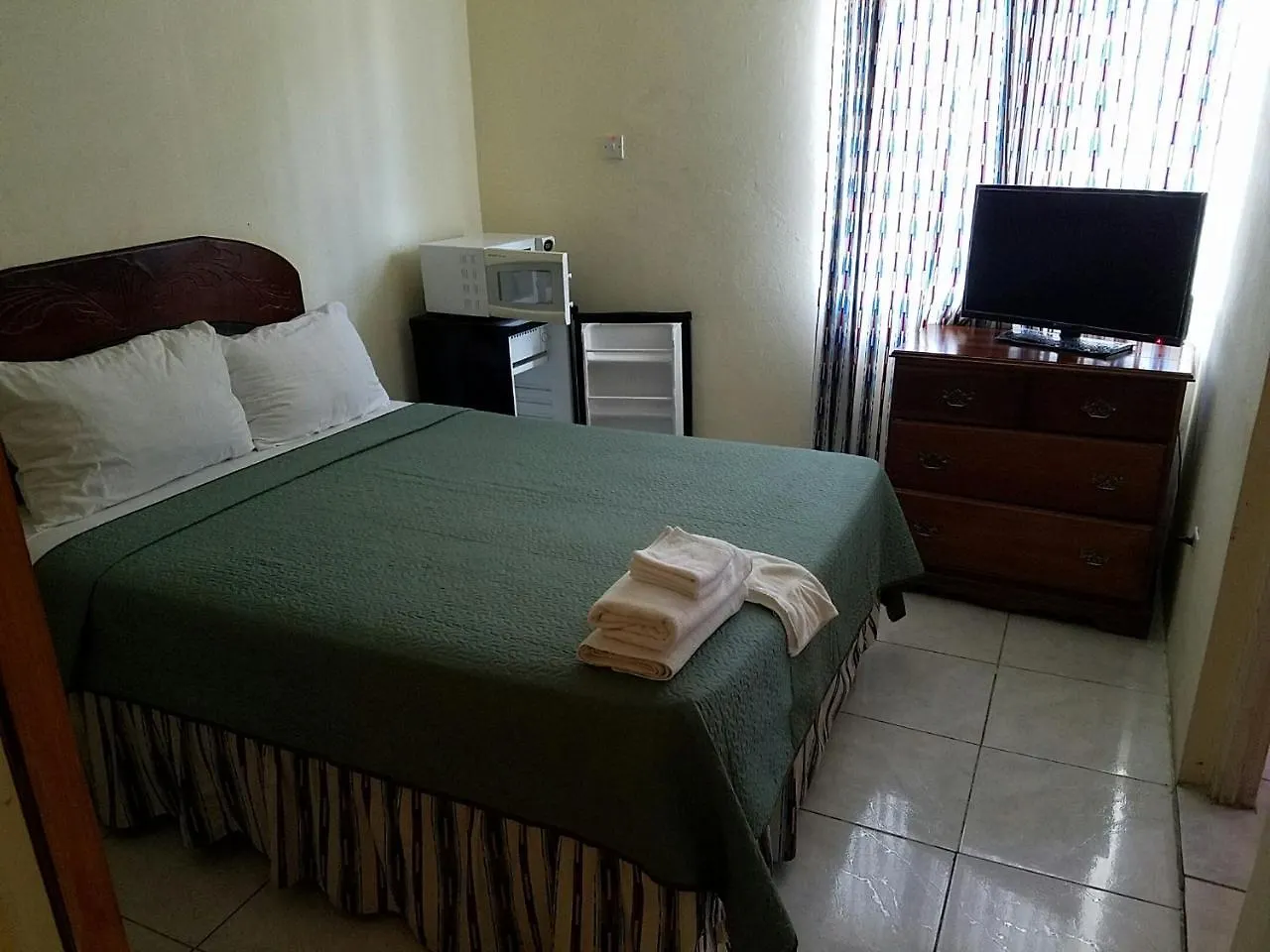 Tropical Court Hotel Montego Bay
